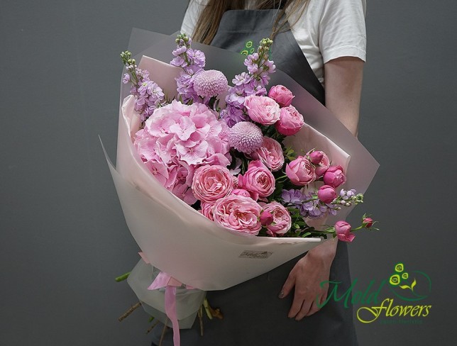 Bouquet with pink hydrangea and spray roses Silva Pink photo